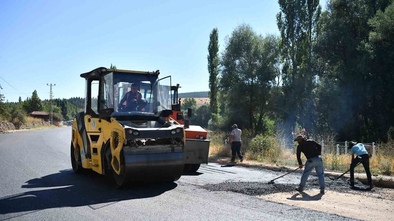 büyüktoraman mahallesi yollarına 16 milyon 800 bin liralık sıcak asfalt yatırımı