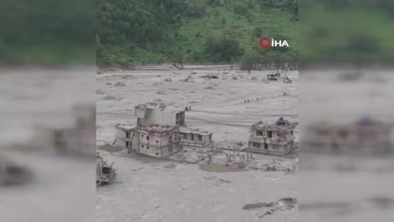 Buzulun kopmasıyla başlayan taşkın Nepal'de can kaybını 788'e yükseltti