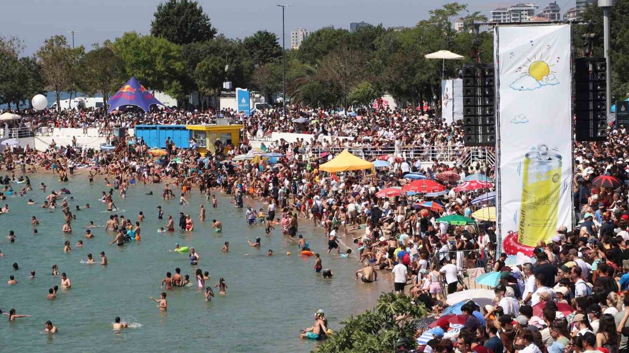 Caddebostan'da rampa heyecanı: insan gücüyle havalanan 30 takım yarıştı