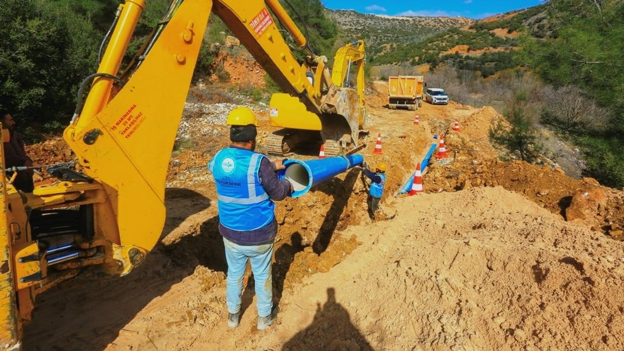 Çal'da DESKİ 2 bin 850 metrelik terfi hattını yeniledi, su kesintileri önlendi