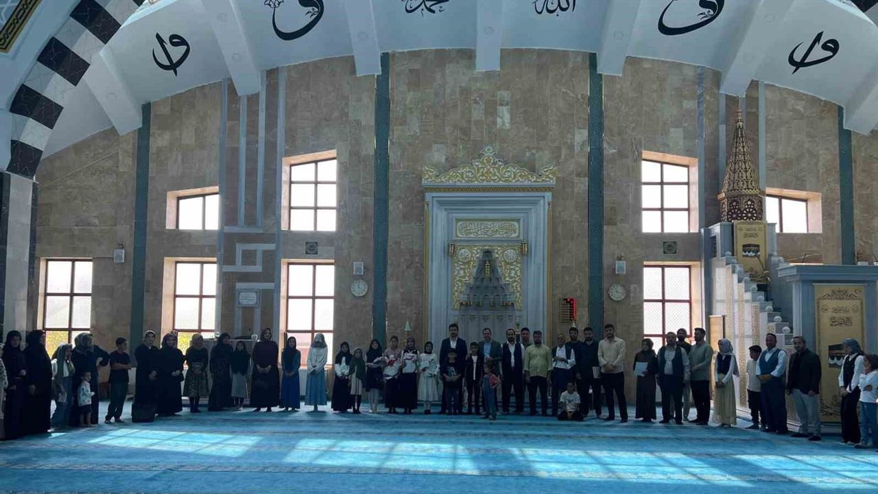 Çaldıran'da minik hafızlardan 40 hadisle iman ve ahlak sınavı