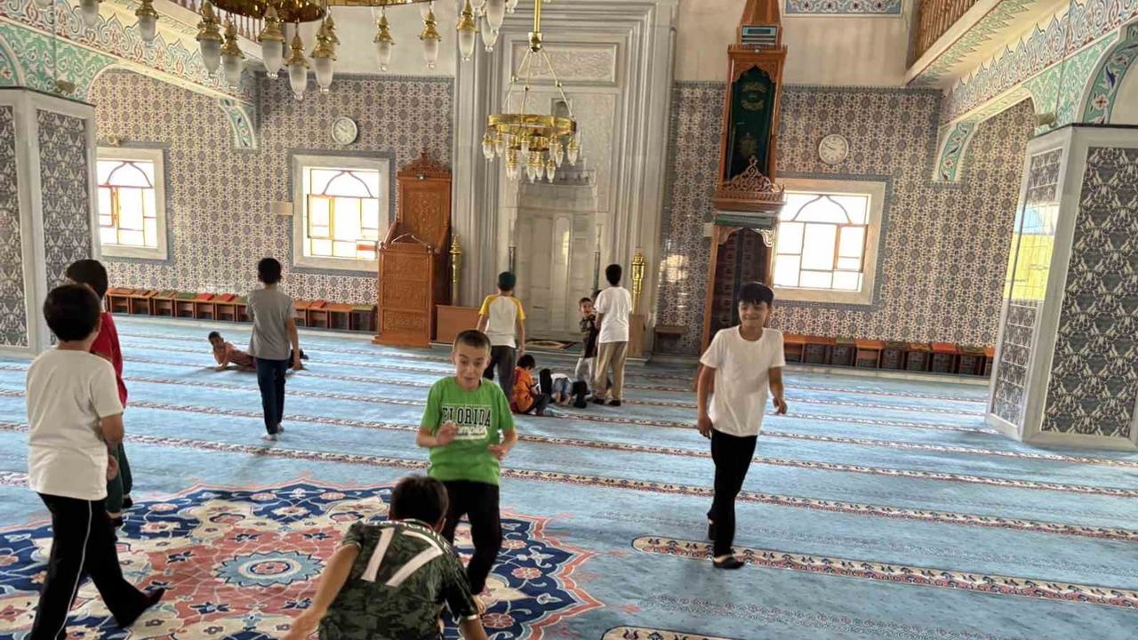 Camiler yaz boyunca çocukların öğrenme ve oyun merkezi oldu