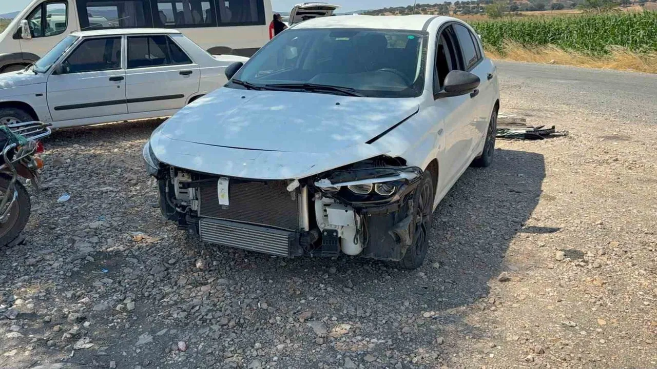 Çan'da kavşakta çarpışan iki otomobilde maddi hasar; sürücüler yara almadan kurtuldu