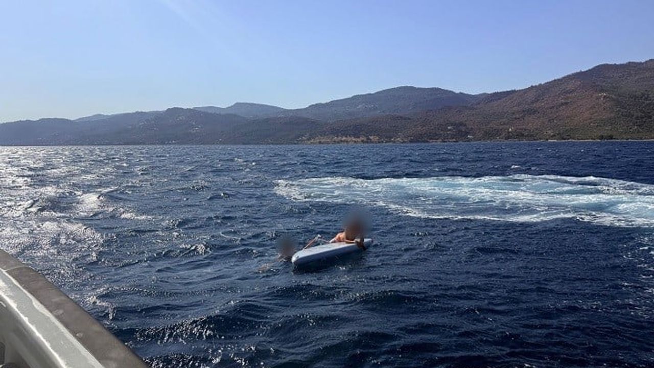 Çanakkale boğazı'nda sürüklenen iki kürek sörfçüsü Sahil Güvenlik tarafından kurtarıldı