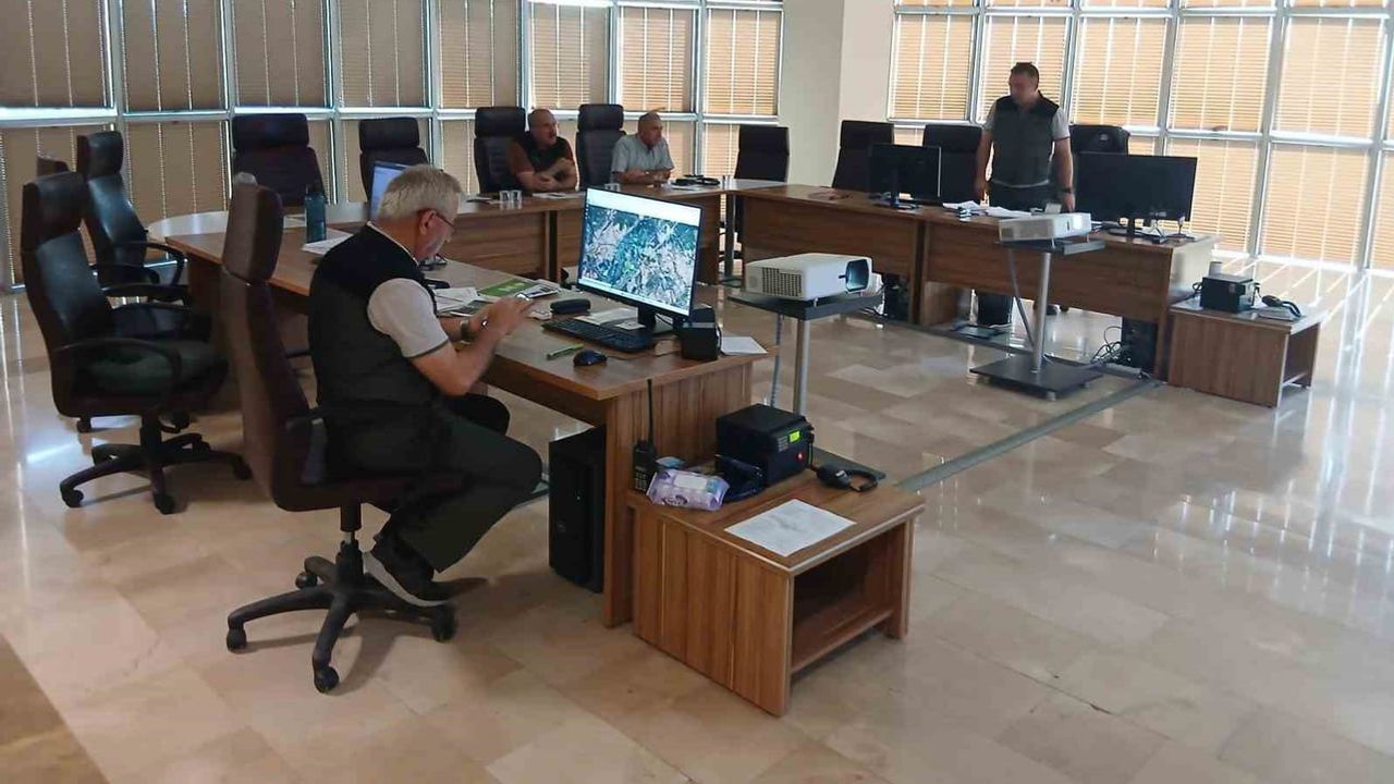 Çanakkale'de Bayramiç'te orman yangınına kara ve hava ekipleri müdahale ediyor