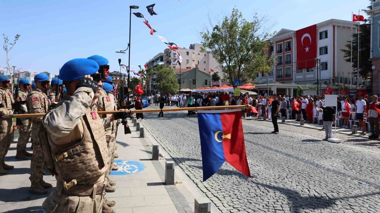 Çanakkale'de birlik ve coşku: 30 ağustos törenleri meydandan kordon boyuna aktı