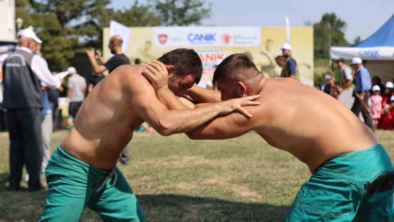 Canik'te karakucak geleneği yaşatıldı: 350 pehlivan Başalan'da yarıştı