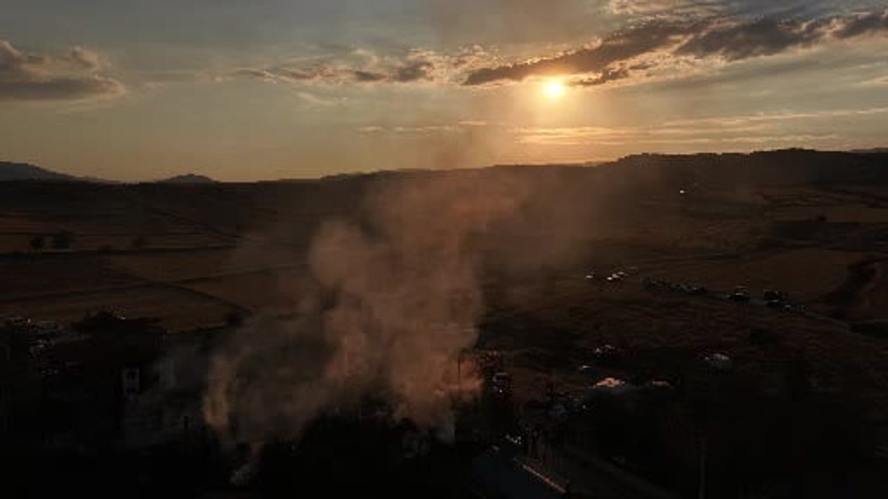 Çankırı Ilgaz'da başlayan yangın üç evi kullanılmaz bıraktı