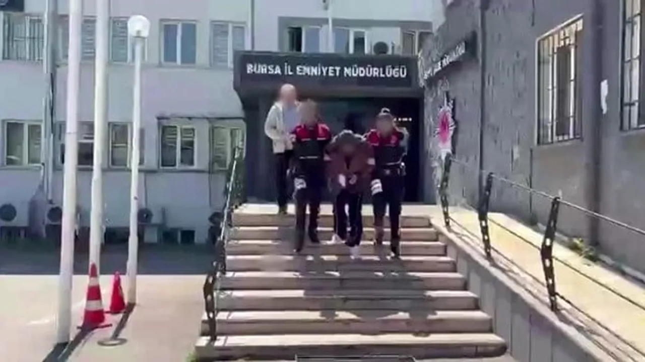 Canlı yayındaki bıçaklama davasında sanık yurt dışına çıkış yasağıyla tahliye edildi