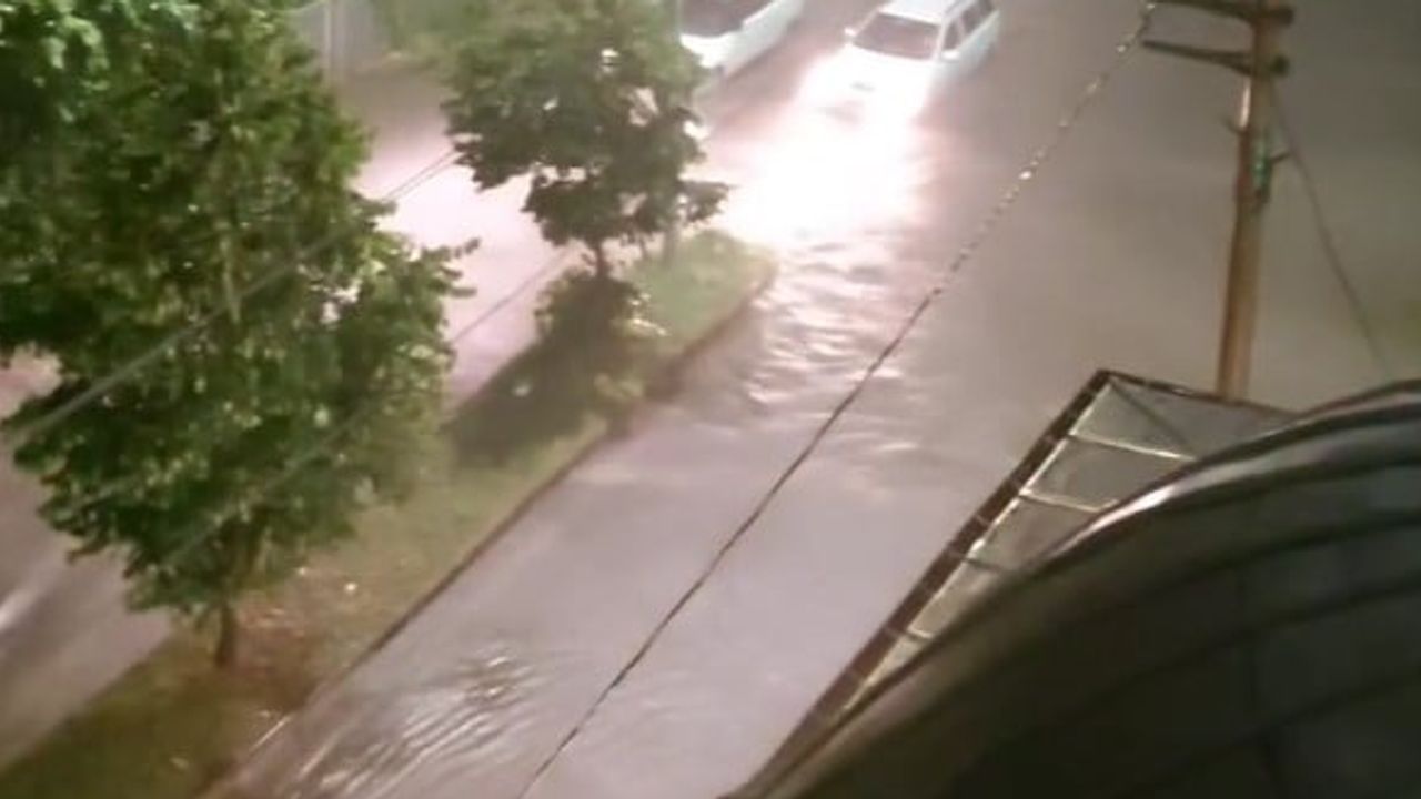 Çarşamba'da sağanak ilçe hayatını etkiledi, tarımda ilk tespitlerde zarar yok