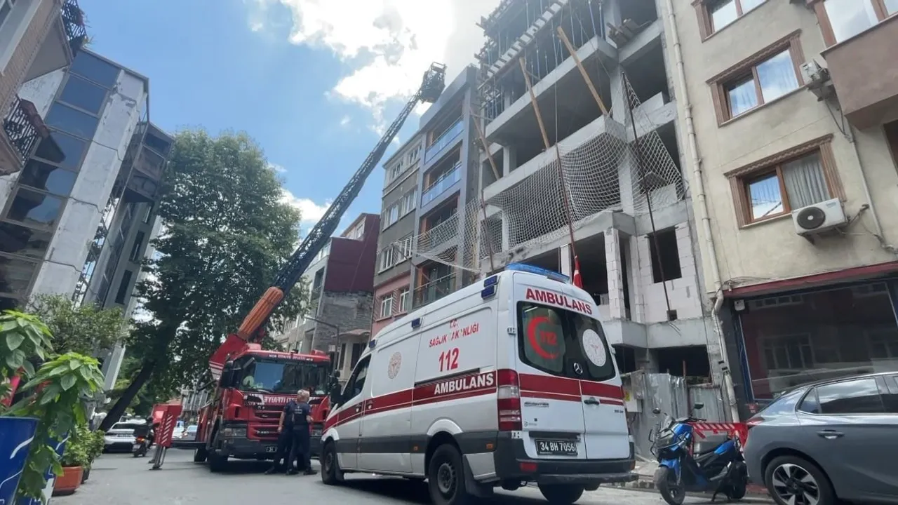 Çatıda çıplak turist paniği: müdahalede şahsın turist olduğu ortaya çıktı