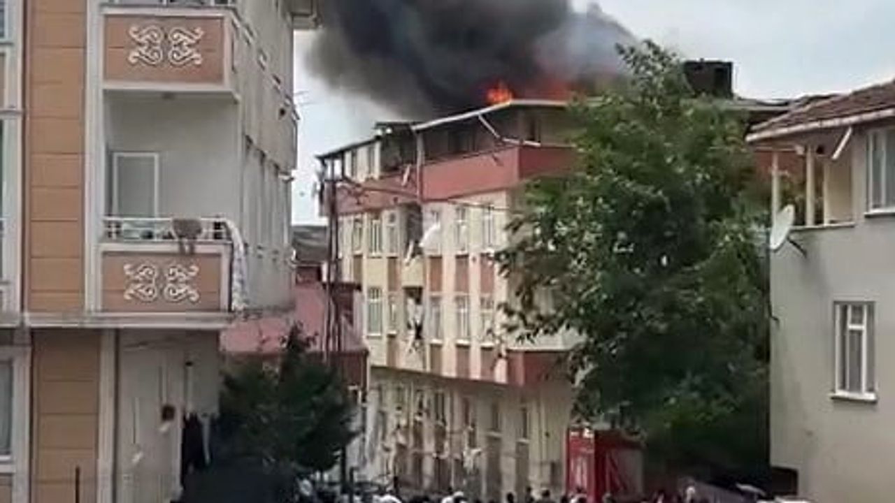 Çatıda parlayan tüp Arnavutköy'de çatı yangınına yol açtı