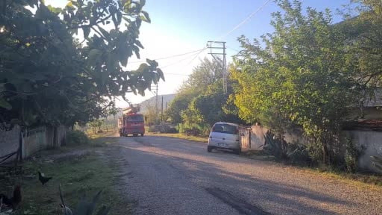Çaycuma'da jandarma ilk müdahaleyi yaparak yangının yayılmasını önledi