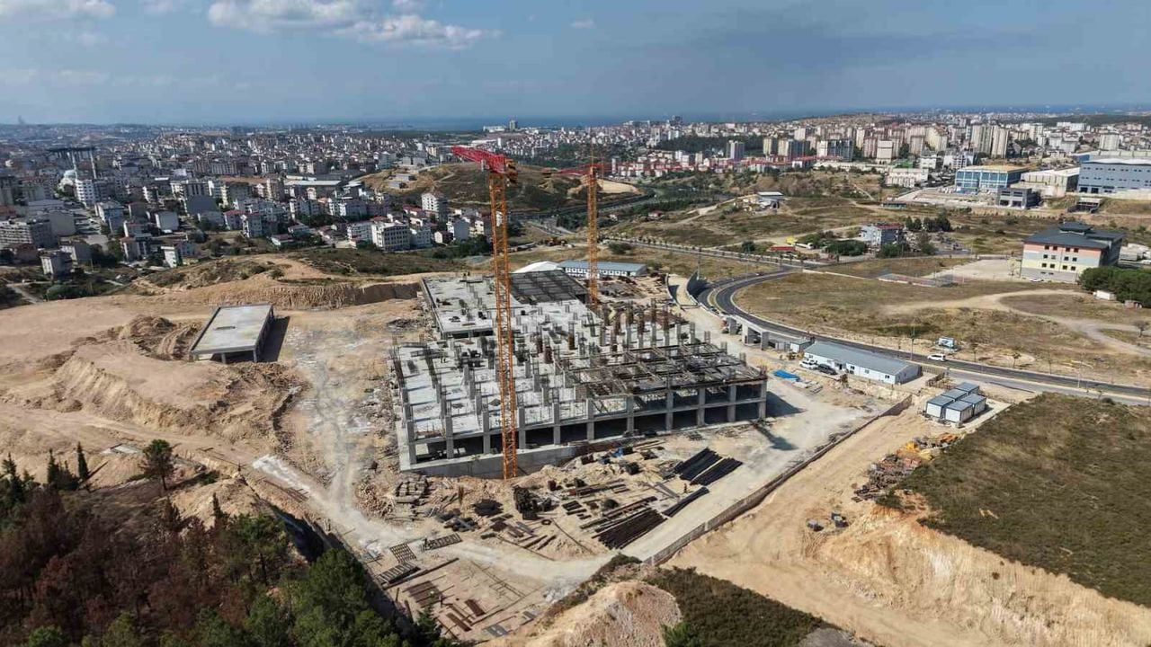Çayırova'nın yeni devlet hastanesi ikinci kata yükseliyor