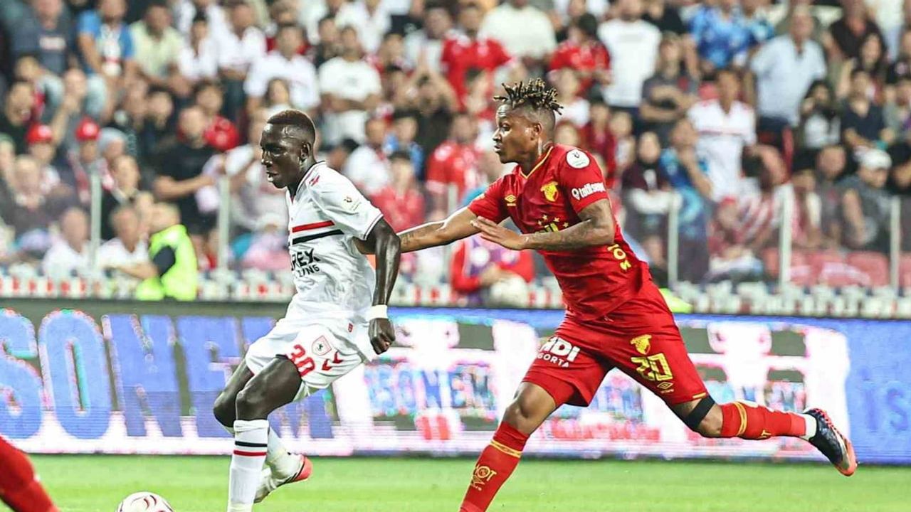 Çekişmeli başlangıçta samsunspor ilk yarıyı 2-1 önde tamamladı