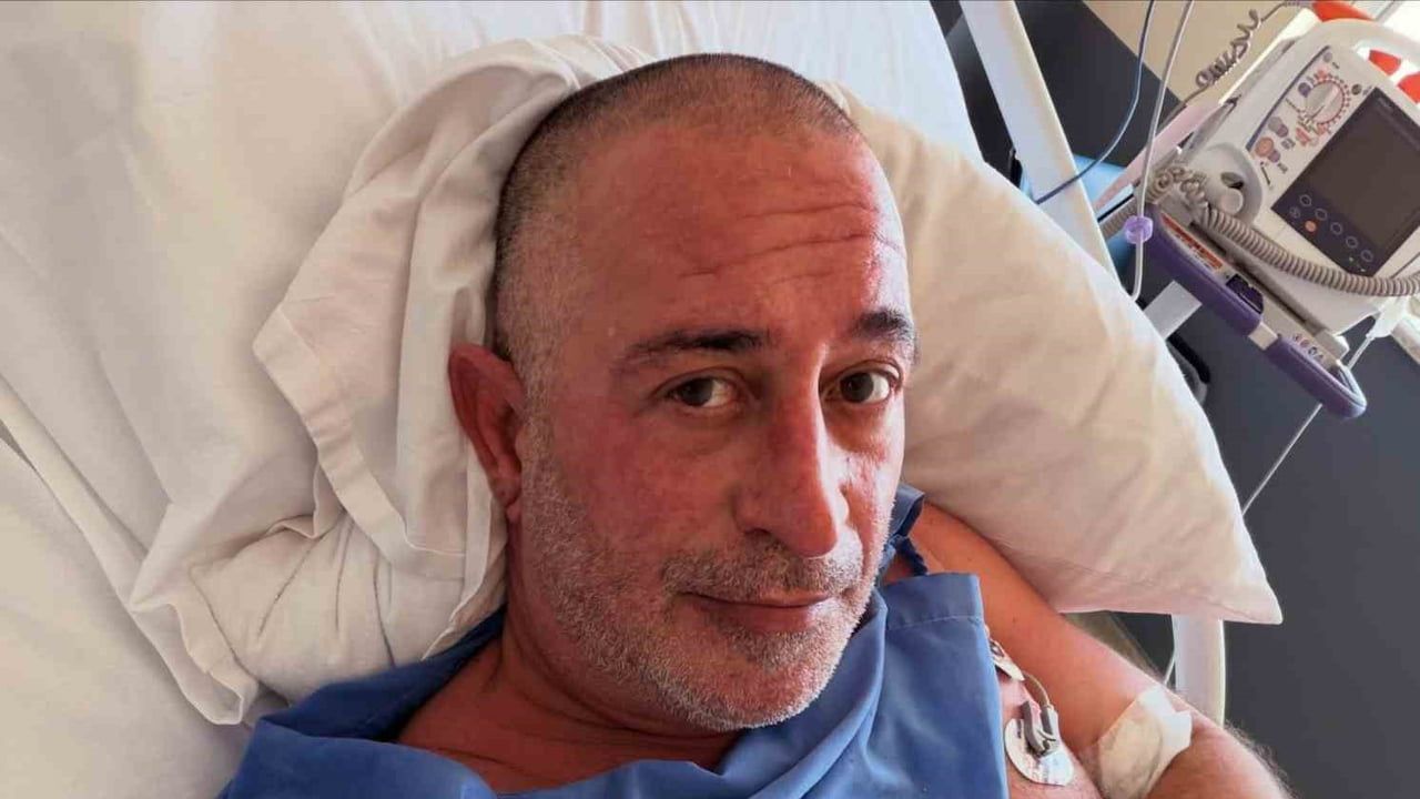 Cem Yılmaz anjiyo sonrası hastaneden 'Sağolun arkadaşlar iyiyim' mesajı gönderdi