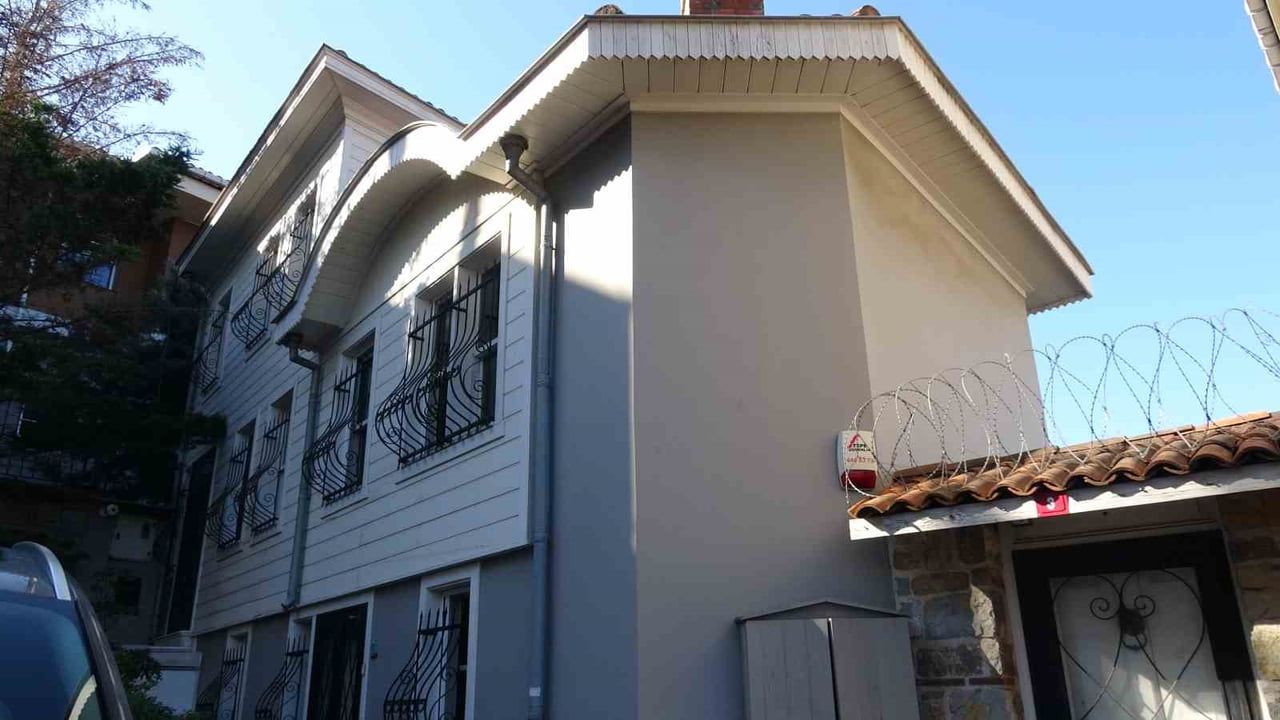 Çengelköy'de TMSF'ye devredilen villanın bakımsız hali görüntülendi