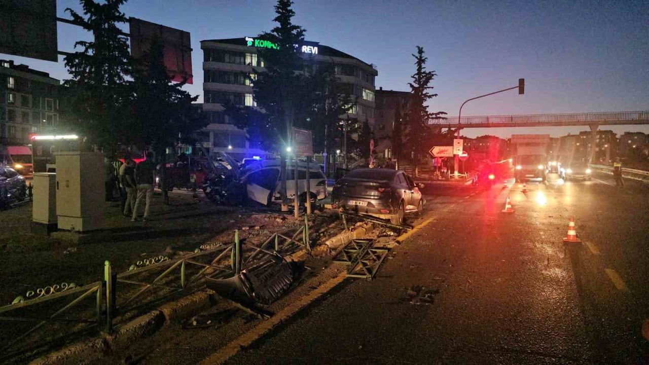 Çerkezköy'de iki otomobilin çarpışmasında üçü çocuk altı yaralı