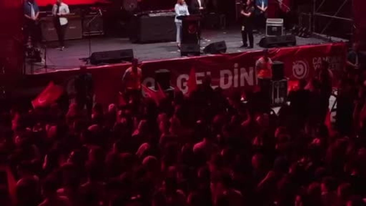 Çerkezköy'de zafer gecesi: Kent Park'ta Mor ve Ötesi coşkusu
