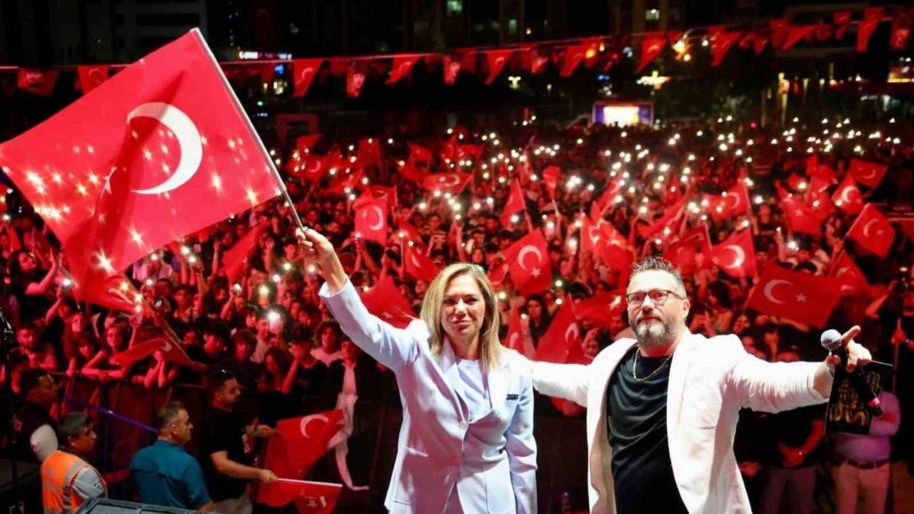 çerkezköy kent park’ta 30 ağustos coşkusu konserle sürdü