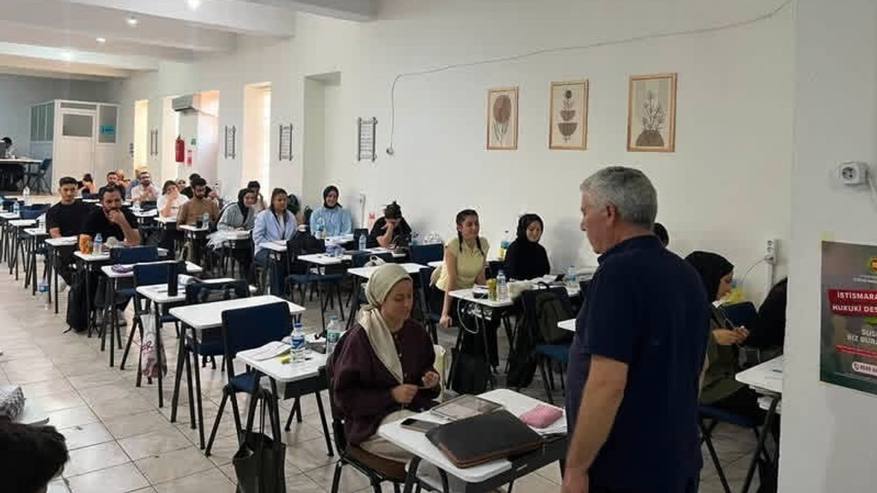 Çermik'te gençler belediye etüt merkezinde sınav mesaisine hazırlanıyor