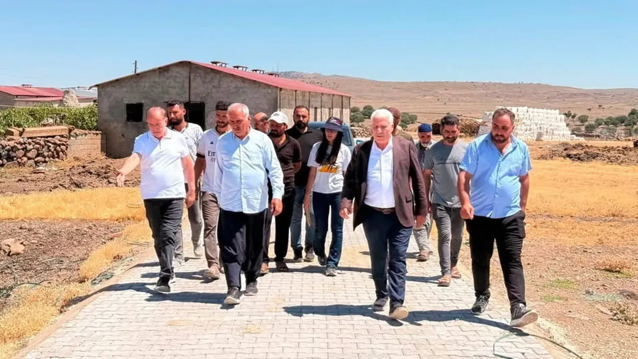 Çermik'te kırsal yolların dönüşümü: 2026'de 35 mahalle için kilitli parke planı