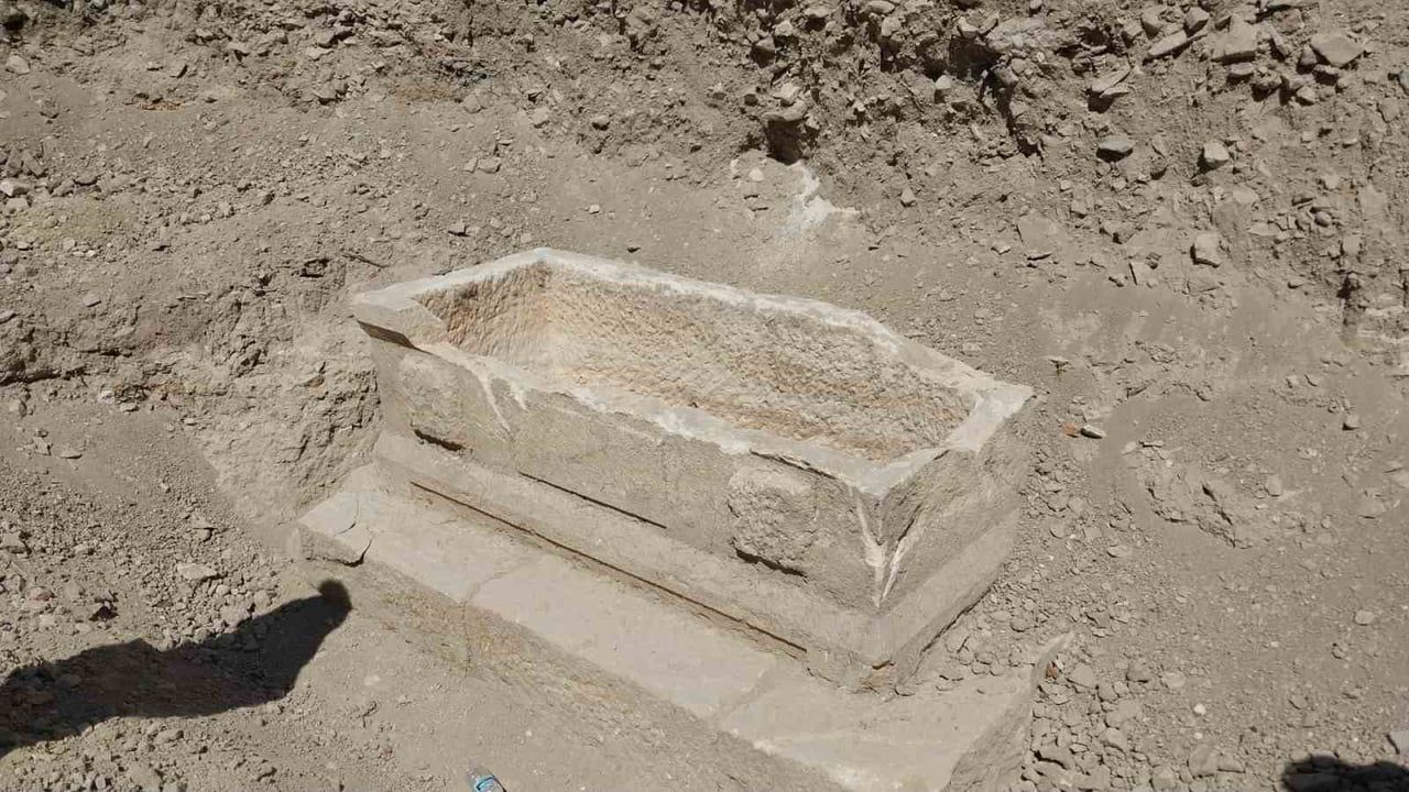 Çevre düzenlemesi sırasında lahit çıkması Mut'ta sağlık projesini beklemeye aldı