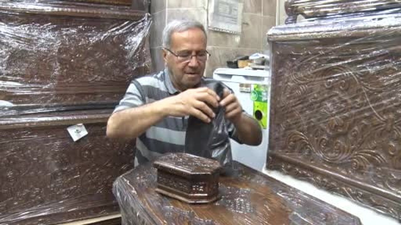 Çeyizleri el emeğiyle saklıyor: 65 yıllık sandık ustası Gaziantep'te mesleği taşıyor