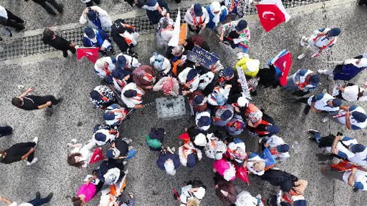 Çeyrek asır için 300 otobüsle Ankara'ya hareket eden AK Parti kafilesi