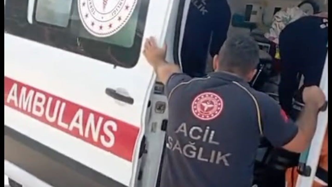 Cide'de akıntıya kapılan dört kişilik aile cankurtaran tarafından kurtarıldı