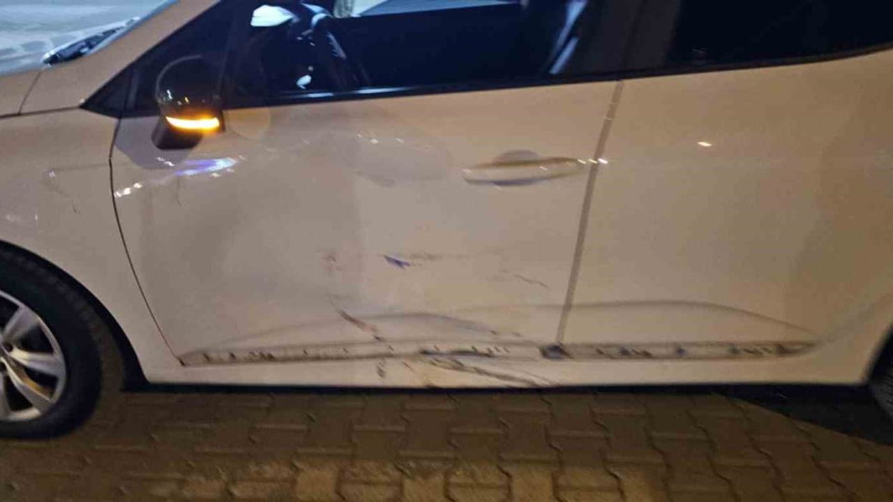 Cide'de gece trafik kazası: otomobil ile motosiklet çarpıştı, bir kişi yaralandı
