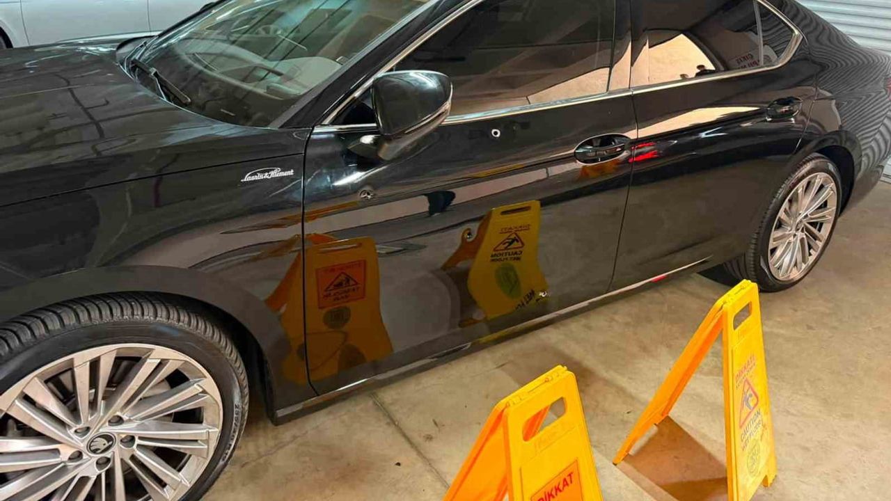 Çiğli belediyesi otoparkında makam aracına ateş eden şüpheli yakalandı