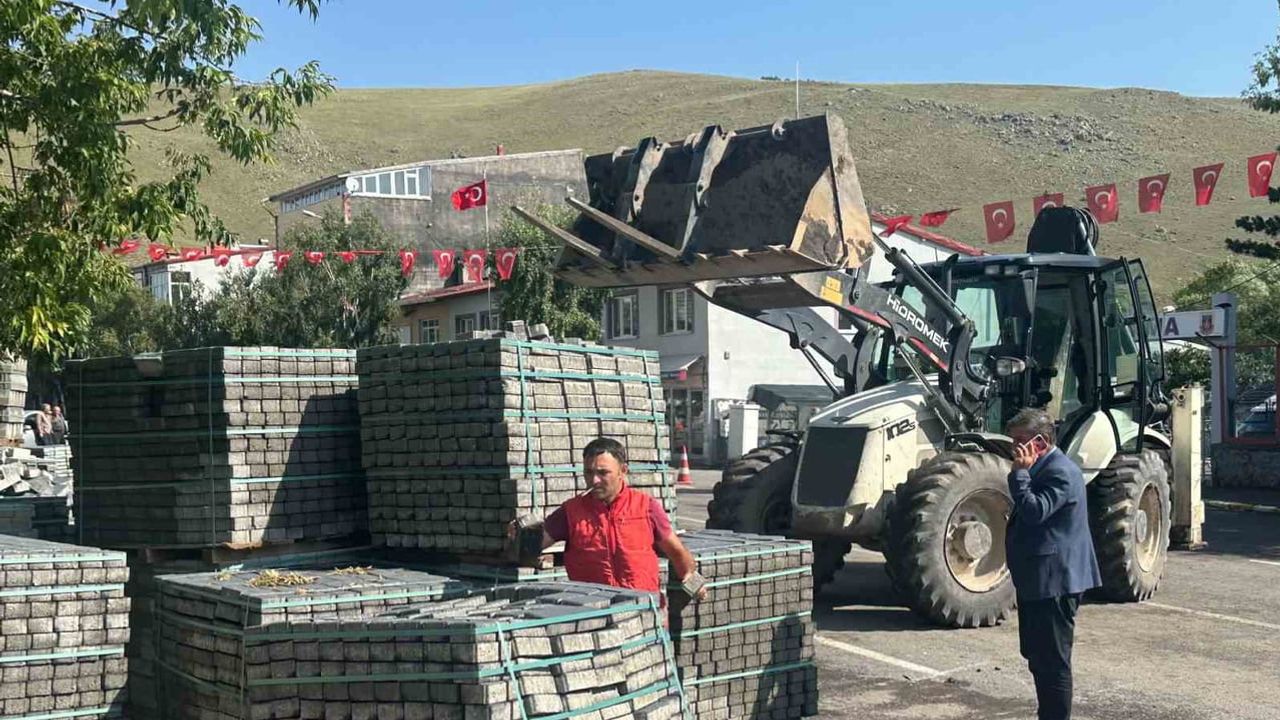 Çıldır'da kaldırımlar yenileniyor: yaya güvenliği ve konfora öncelik