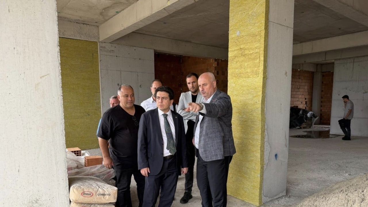 Çilimli’de gençliğe yeni buluşma noktası hazırlanıyor: inşaatta yerinde inceleme