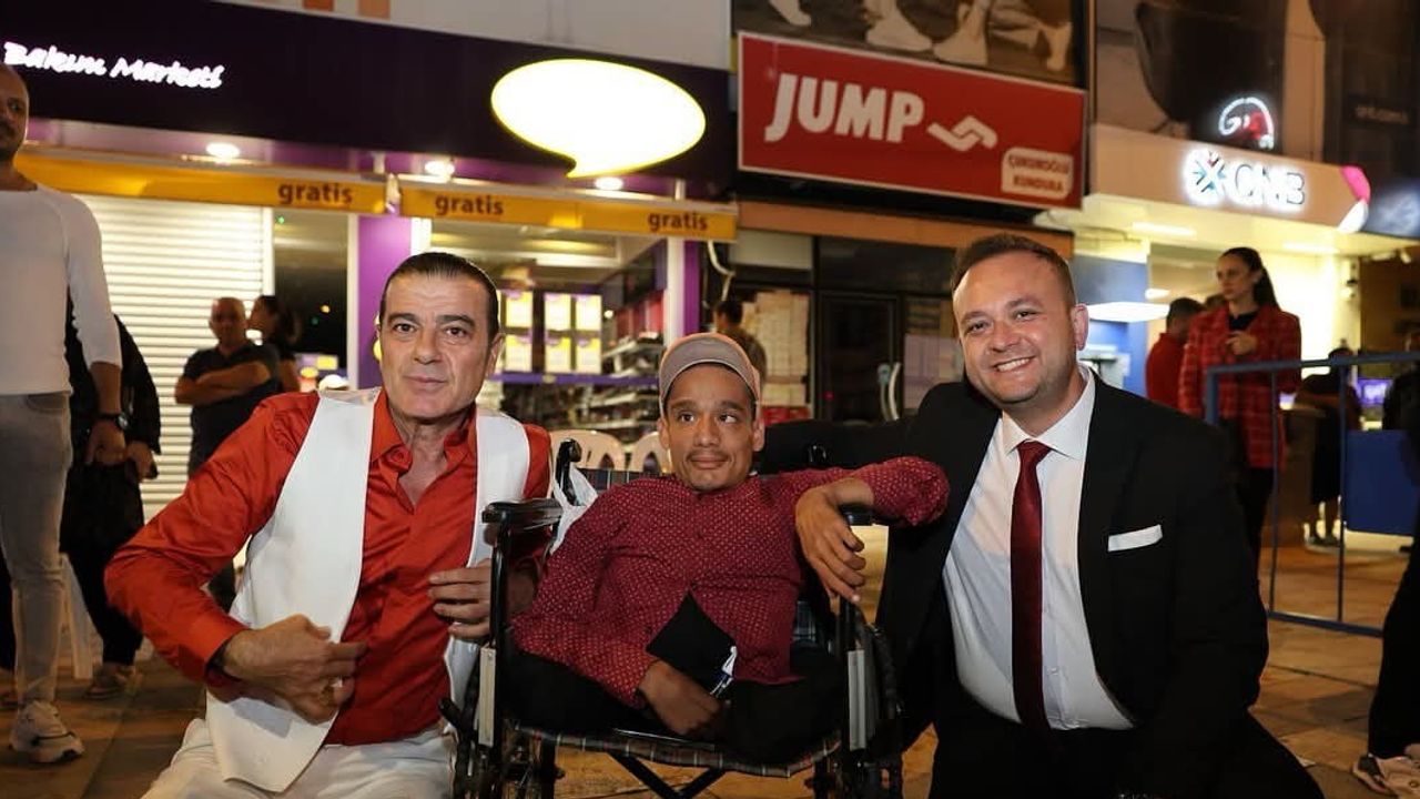 Çivril'de meydanı dolduran zafer coşkusu
