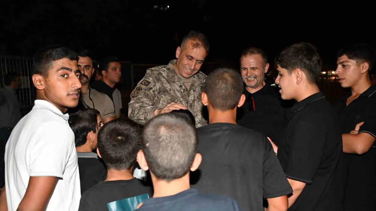 Cizre gecesinde çocukların Volkan Sazak ile samimi buluşması