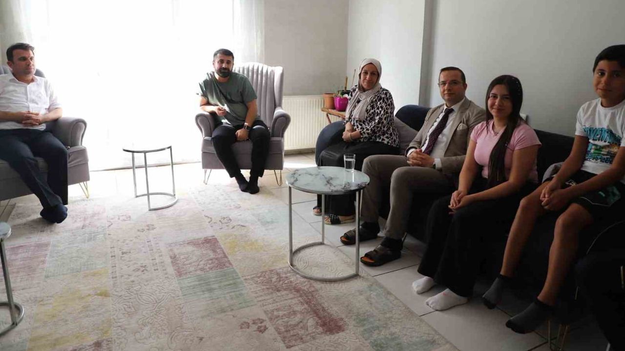 Cizre protokolünden YKS başarılarına ev ziyareti