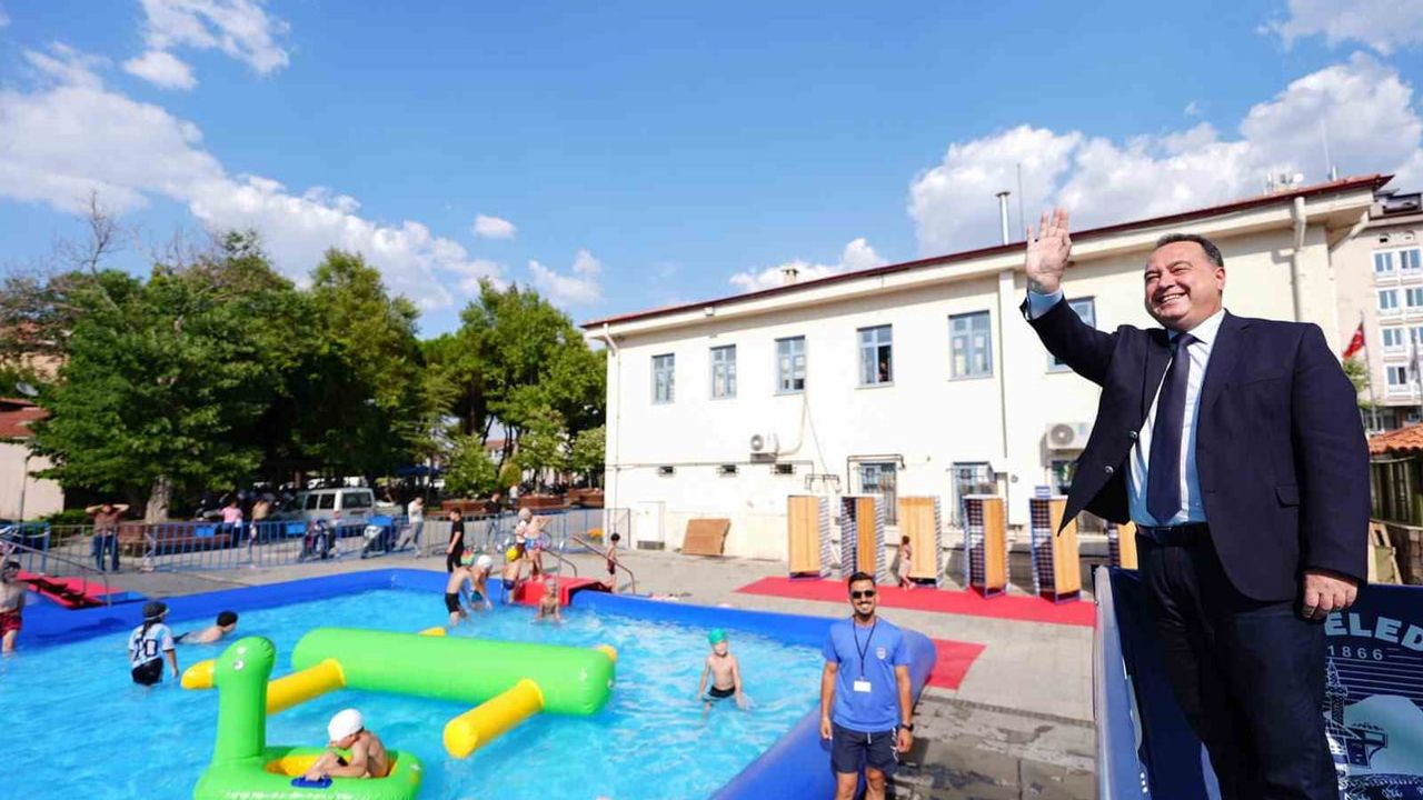 Çocuklara portatif havuzlarla serin ve güvenli yaz