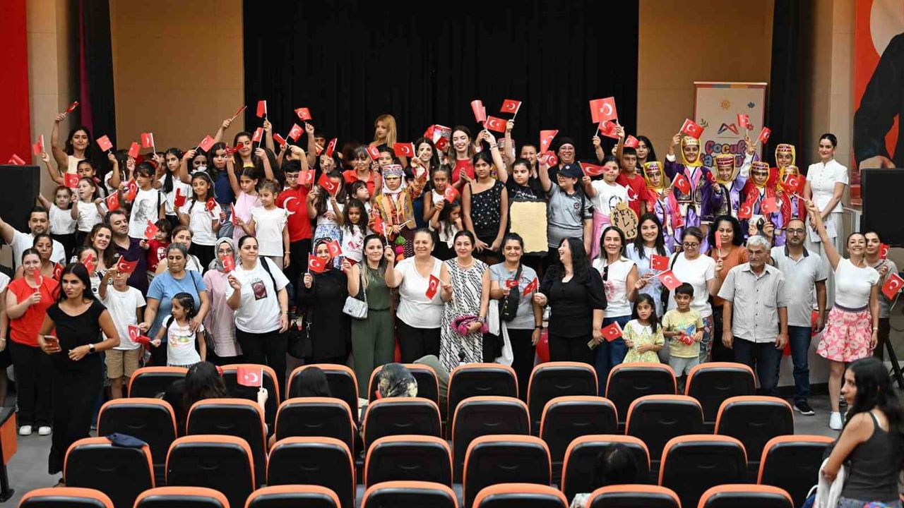 Çocukların 30 Ağustos coşkusu Mezitli ve Toroslar kampüslerinde