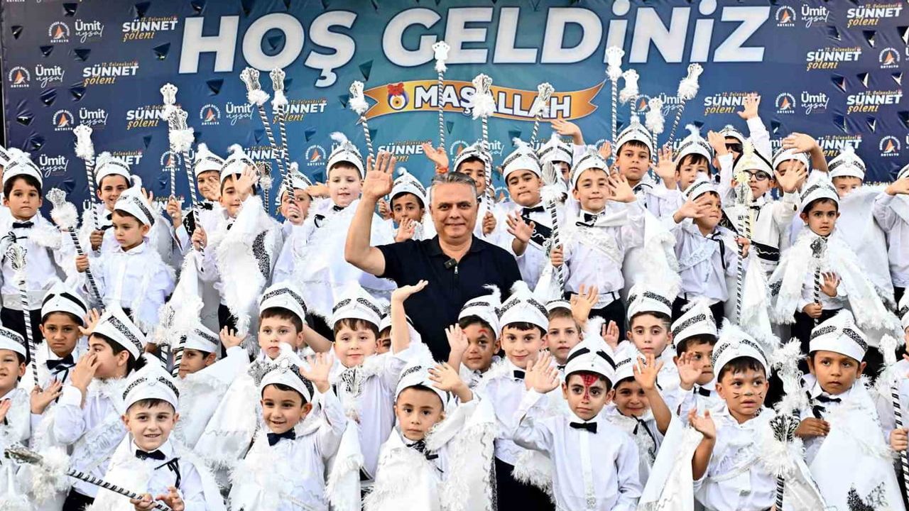 Çocukların ışığında geleceğe: Muratpaşa'da 12. geleneksel sünnet şöleni