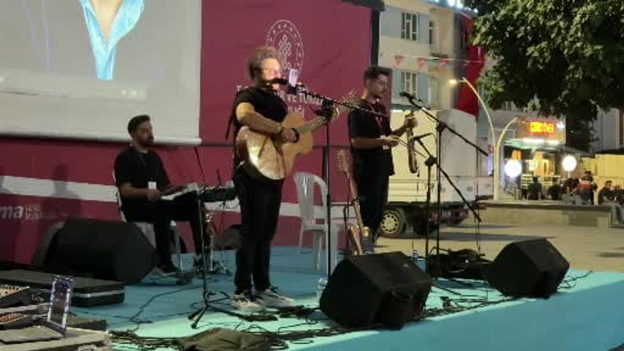 Çorum'da açık havada nostalji: Gezen sinema tırı ve konser gecesi