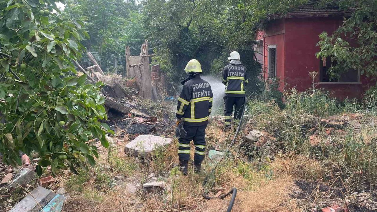 Çorum'da alevler evlerin eşiğindeydi: itfaiye felaketi önledi