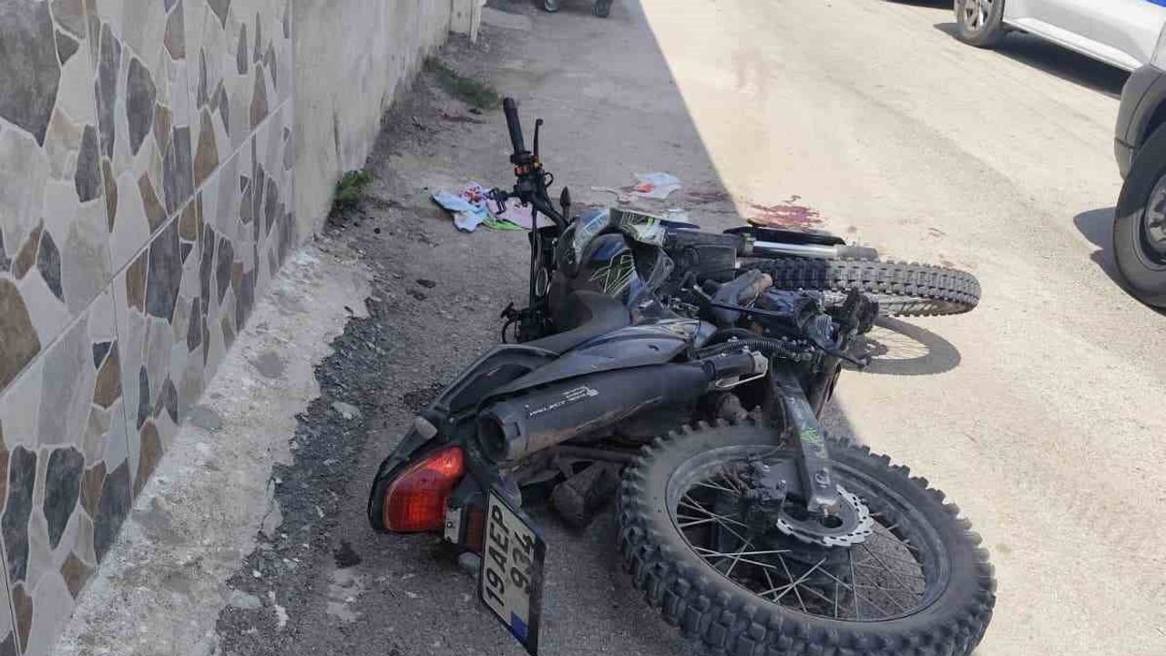 Çorum'da kavşakta otomobille çarpışan motosiklet sürücüsü yaralandı