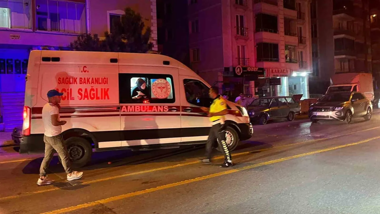 Çorum'da yolun karşısına geçmeye çalışan yaya otomobilin çarpmasıyla yaralandı