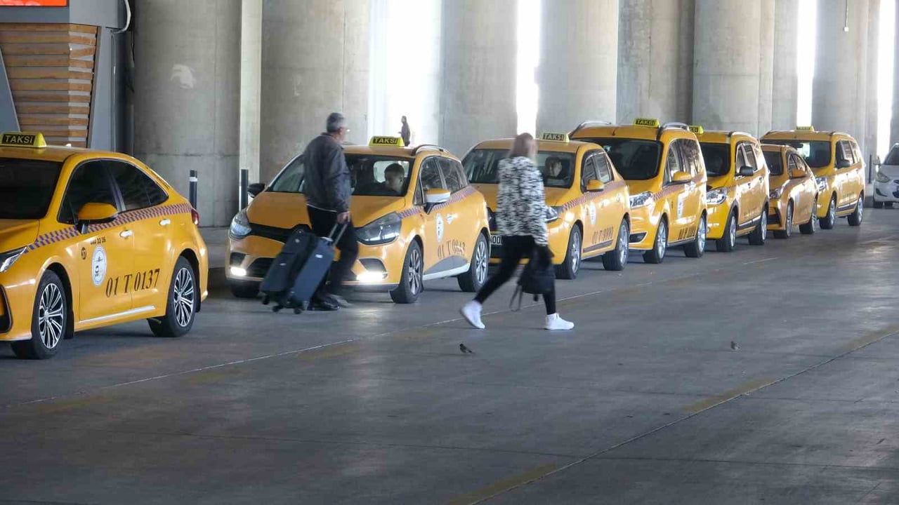Çukurova havalimanı'nda yolcu yoğunluğuna güçlü filo ve ek seferlerle çözüm