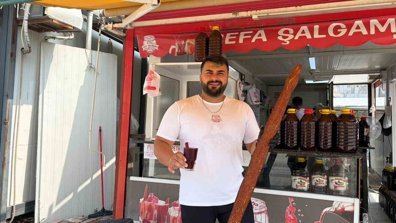 Çukurova sıcağında iki dost: buz gibi şalgam ve Osmaniye simidi