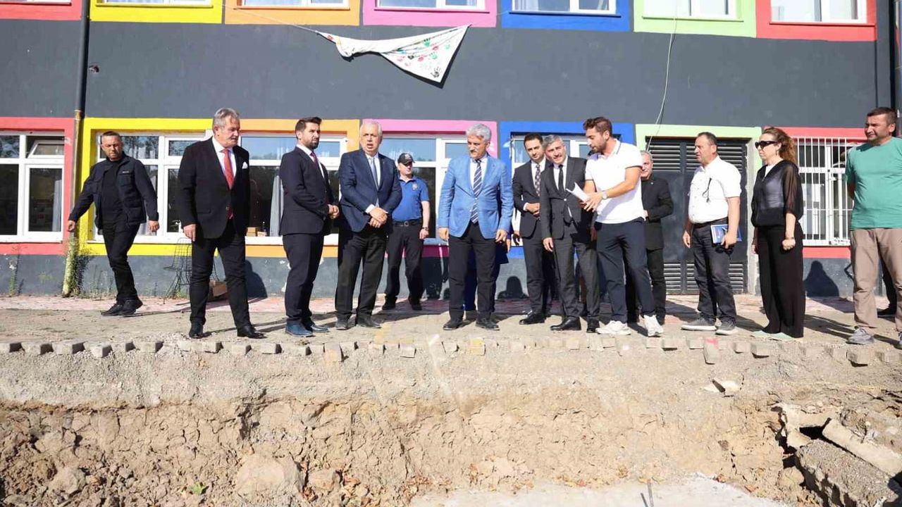 Cumayeri’nde modern eğitim hedefiyle 24 sınıflı ortaokul yapımı sürüyor