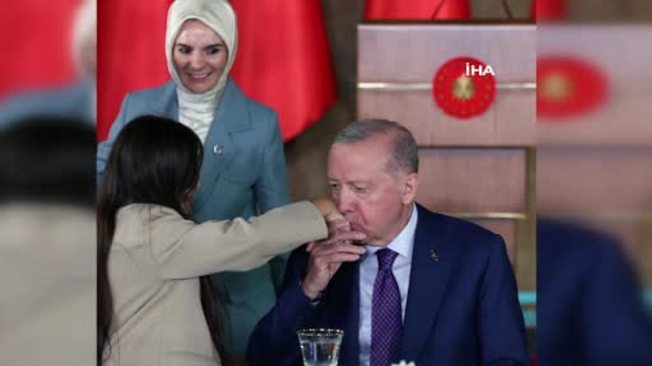 Cumhurbaşkanı Erdoğan şehit aileleriyle yemekte dayanışmayı vurguladı