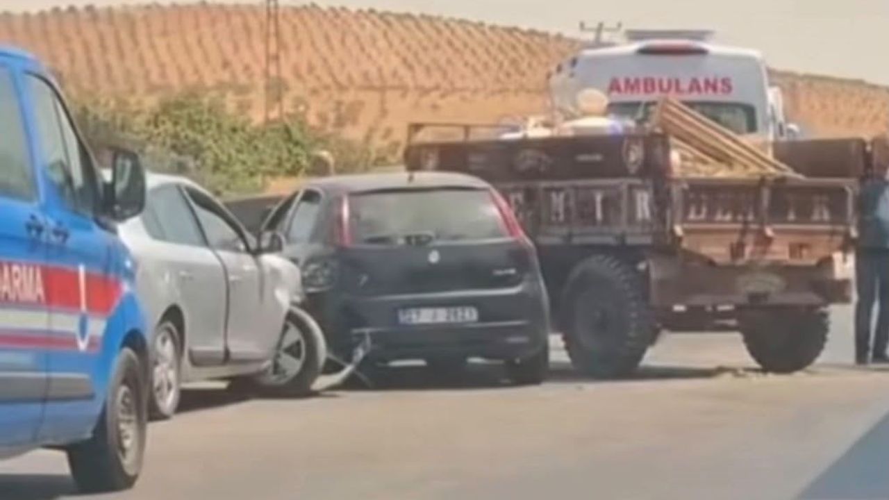 D-400'de zincirleme çarpışma: Gaziantep'te iki kişi yaralandı