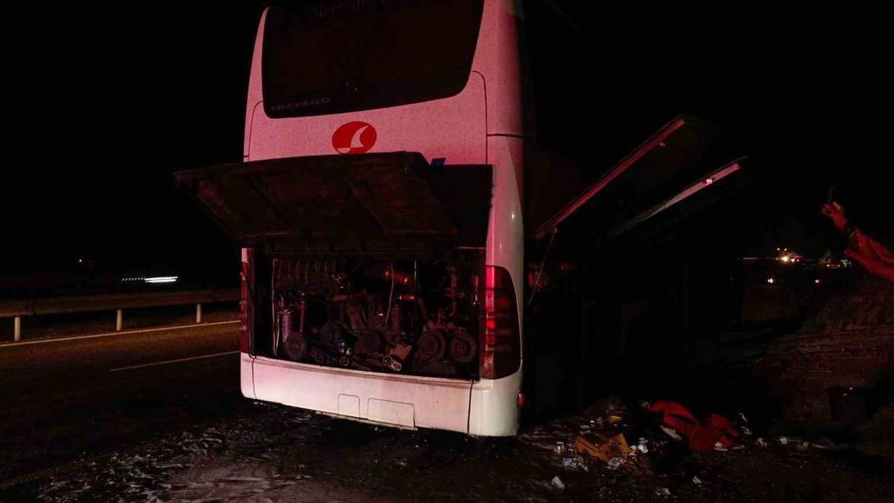 D-650'de motor alev aldı, Bilecik'te yolcular tahliye edildi